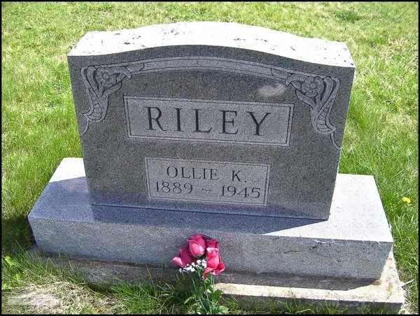 riley-ollie-k-tomb-mt-joy-cem.jpg