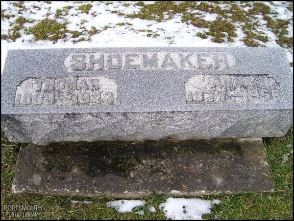 shoemaker-thomas-anna-tomb-locust-grove-cem.jpg