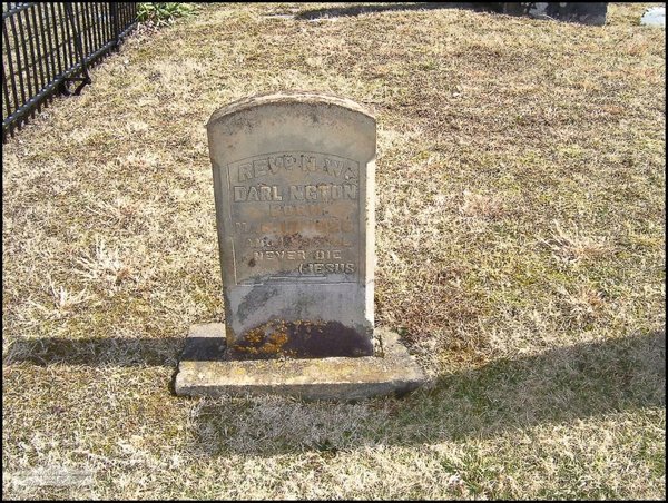 darlngton-n-w-tomb-village-cem.jpg