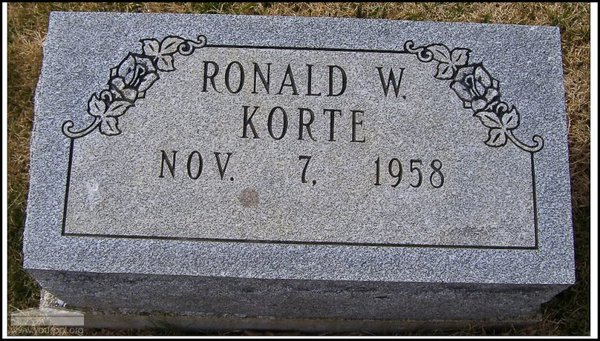 korte-ronald-w-tomb-village-cem.jpg