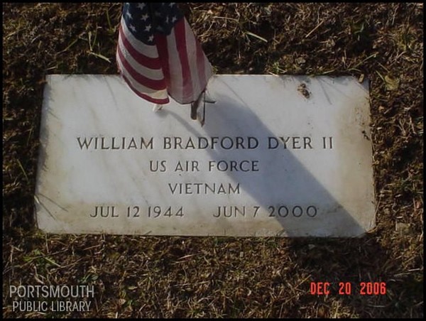 dyer-william-bradford-tomb-mead-cem.jpg