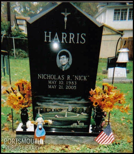 harris-nicholas-tomb-greenlawn-cem.jpg