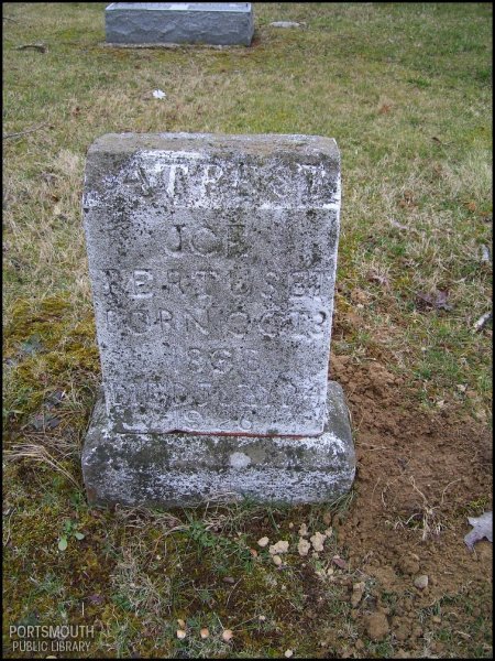 pertuset-joe-tomb-garven-cem.jpg