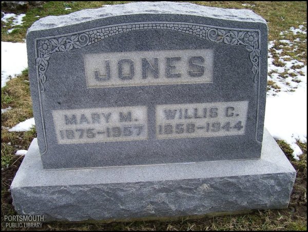 jones-willis-mary-tomb-locust-grove-cem.jpg