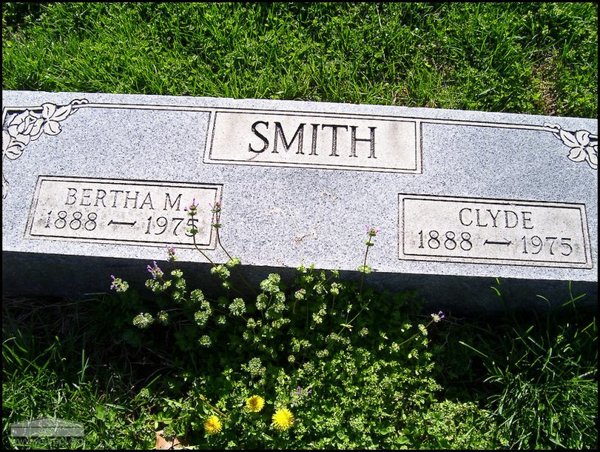 smith-bertha-clyde-tomb-rushtown-cem.jpg