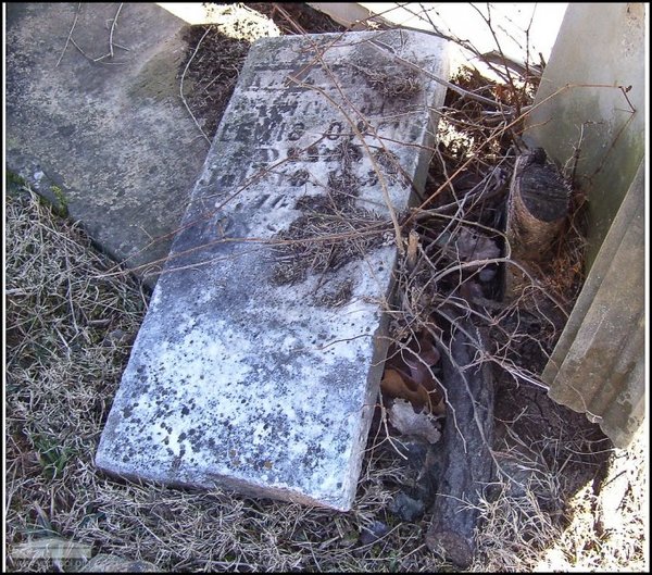 owen-mary-tomb-village-cem.jpg