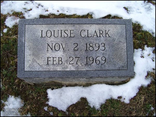 clark-louise-tomb-locust-grove-cem.jpg