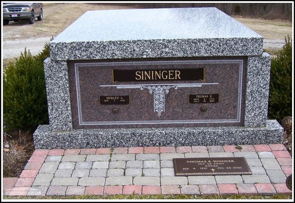 sininger-thomas-shirley-tomb-village-cem.jpg