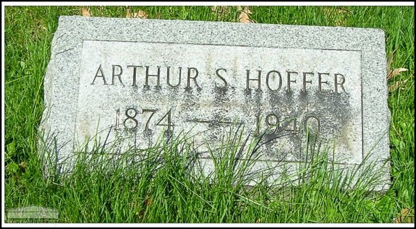 hoffer-arthur-s-tomb-rushtown-cem.jpg