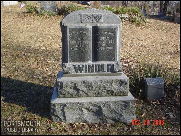 windle-s-e-effie-tomb-newman-cem.jpg