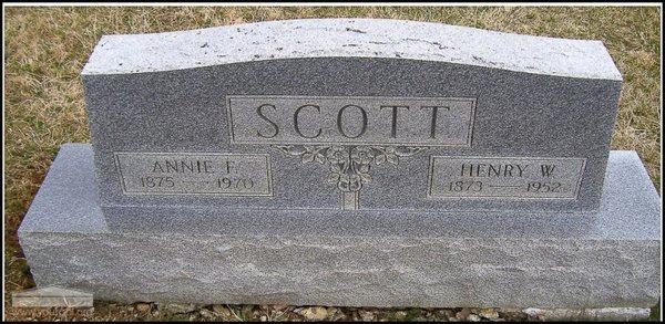 scott-henry-annie-tomb-village-cem.jpg