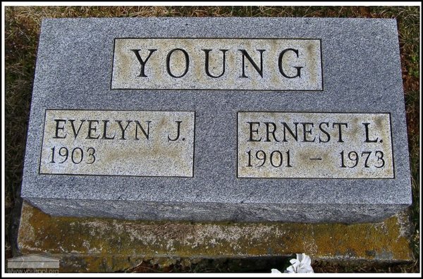 young-ernest-evelyn-tomb-village-cem.jpg