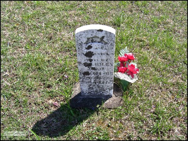 riley-nathaniel-tomb-mt-joy-cem.jpg