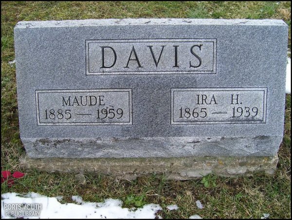 davis-ira-maude-tomb-locust-grove-cem.jpg