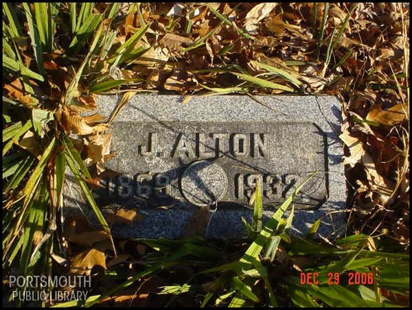 thompson-j-alton-tomb-newman-cem.jpg