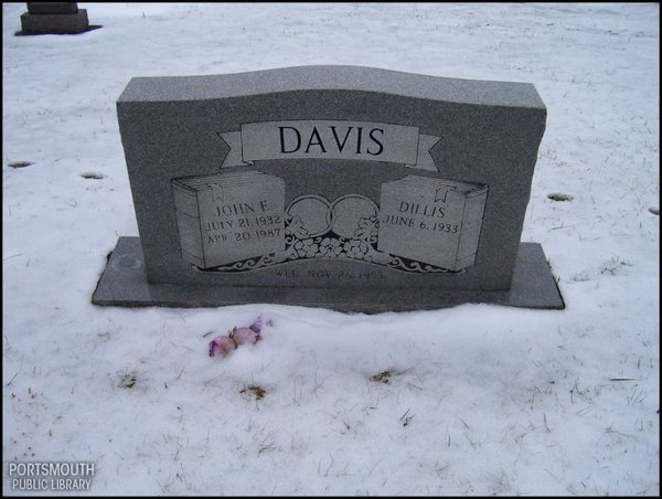 davis-john-dillis-tomb-oswego-cem.jpg