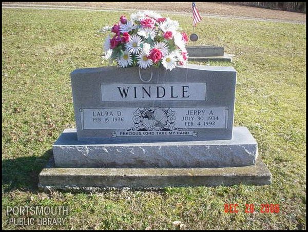 windle-jerry-laura-tomb-newman-cem.jpg