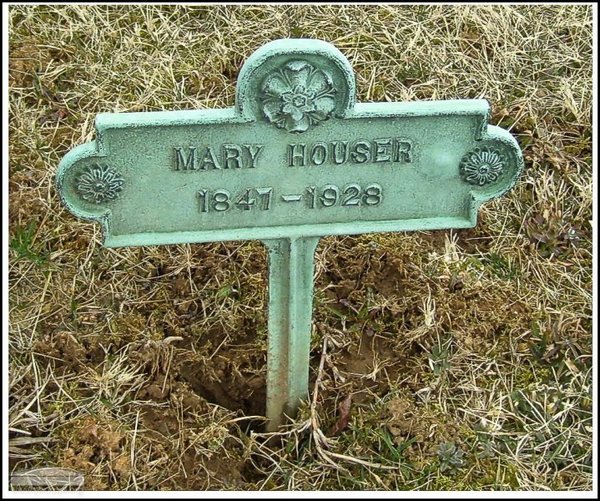 houser-mary-tomb-village-cem.jpg