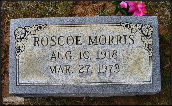 morris-roscoe-tomb-village-cem.jpg