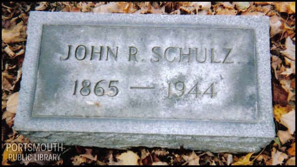 schulz-john-tomb-greenlawn-cem.jpg