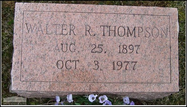 thompson-walter-r-tomb-village-cem.jpg