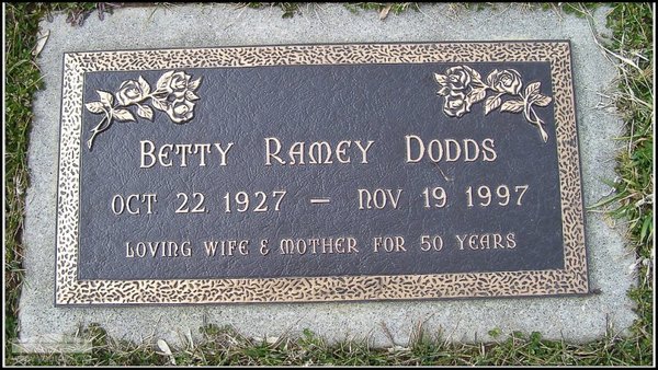 dodds-betty-tomb-scioto-burial-park.jpg