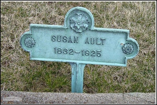 ault-susan-tomb-village-cem.jpg