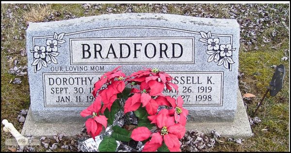 bradford-rusell-dorothy-tomb-village-cem.jpg