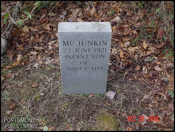 mcjunkin-infant-son-tomb-mead-cem.jpg