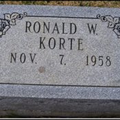 korte-ronald-w-tomb-village-cem.jpg