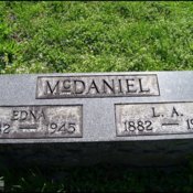 mcdaniel-l-a-edna-tomb-rushtown-cem.jpg