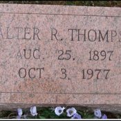 thompson-walter-r-tomb-village-cem.jpg