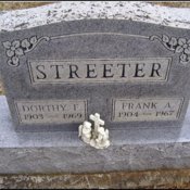 streeter-frank-dorothy-tomb-village-cem.jpg