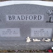 bradford-floyd-dustin-tomb-village-cem.jpg